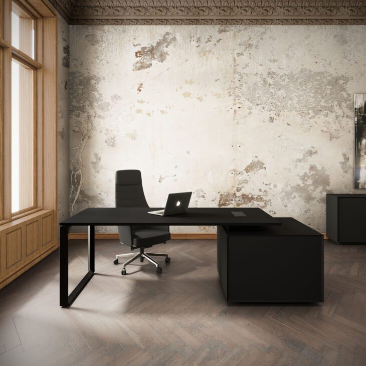 B8+ Managerial Desk in Dubai